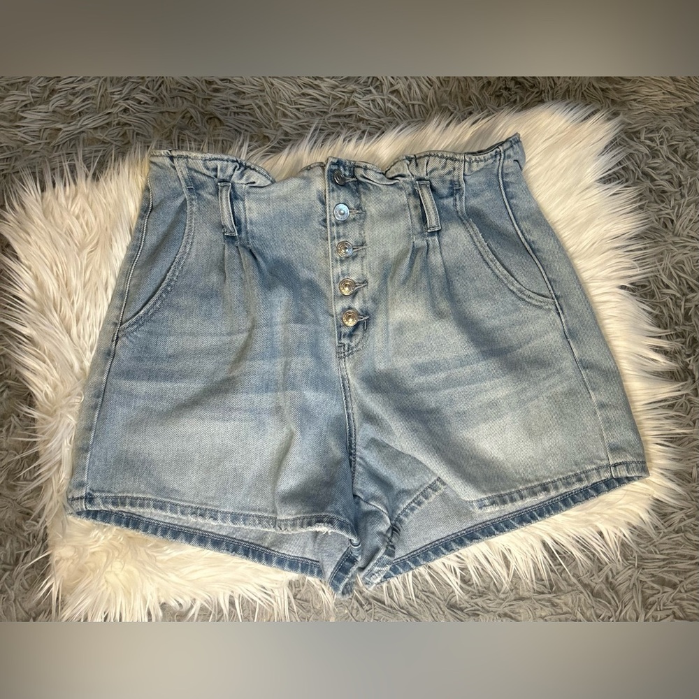 Light Wash High-Waist Button-Front Denim Shorts